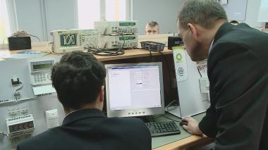 Elektryk uruchomił nową pracownię. Będą uczyć instalacji alarmów