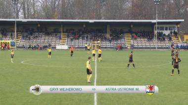 Mecz piłki nożnej Gryf Wejherowo vs Astra Ustronie Morskie 1 połowa