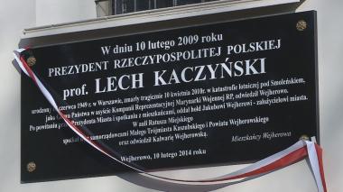 Odsłonięcie tablicy im. Lecha Kaczyńskiego w Wejherowie