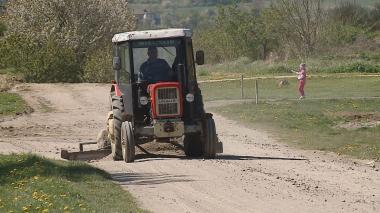 W oczekiwaniu na asfalt można liczyć na Pana Edmunda