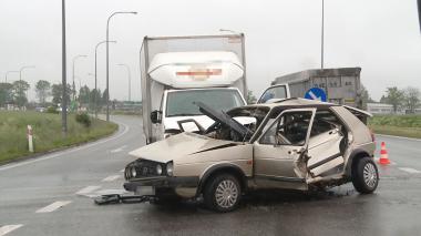 Śliskie drogi i brawura. Wypadek w Celbowie