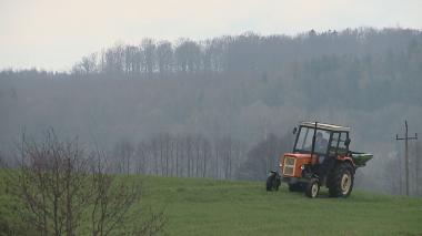 ARiMR kusi młodych. Dostaną pieniądze za pracę na roli