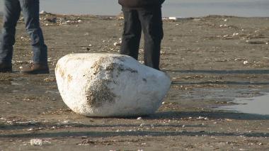 Styropian na plaży w Jastarni