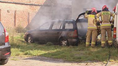 Pożar samochodu w centrum miasta