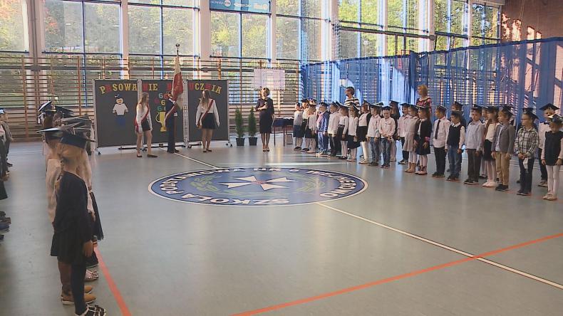 Pierwszoklasiści z "Szóstki" oficjalnie przyjęci do szkolnej społeczności