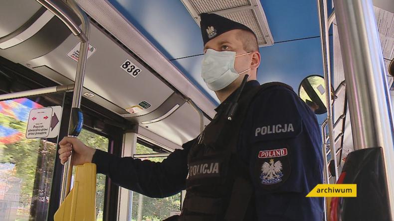 Kolejne mandaty za nieprzestrzeganie obostrzeń