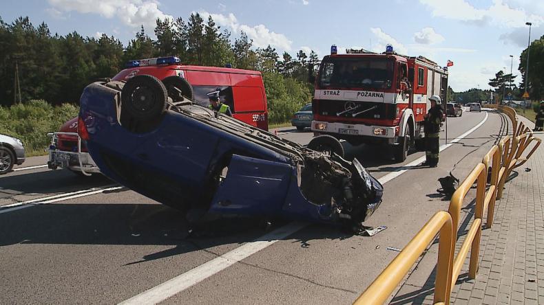 Dachowanie samochodu osobowego w Kębłowie