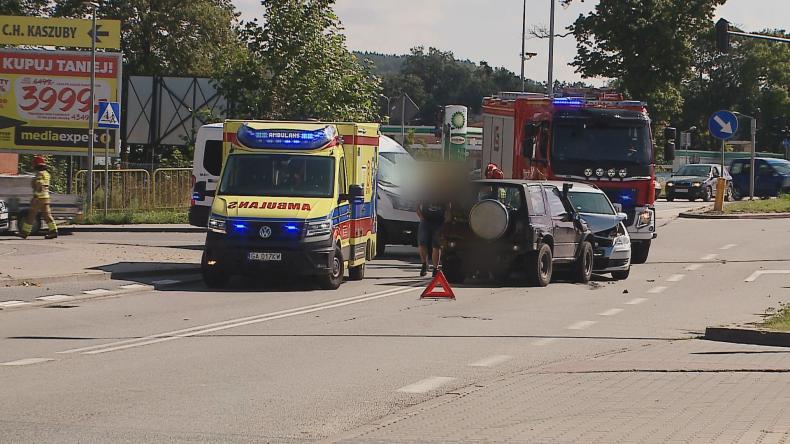 Wypadek z udziałem trzech samochodów