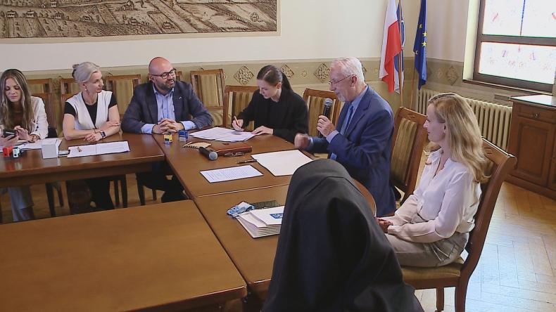 Umowy na wakacyjne aktywności podpisane