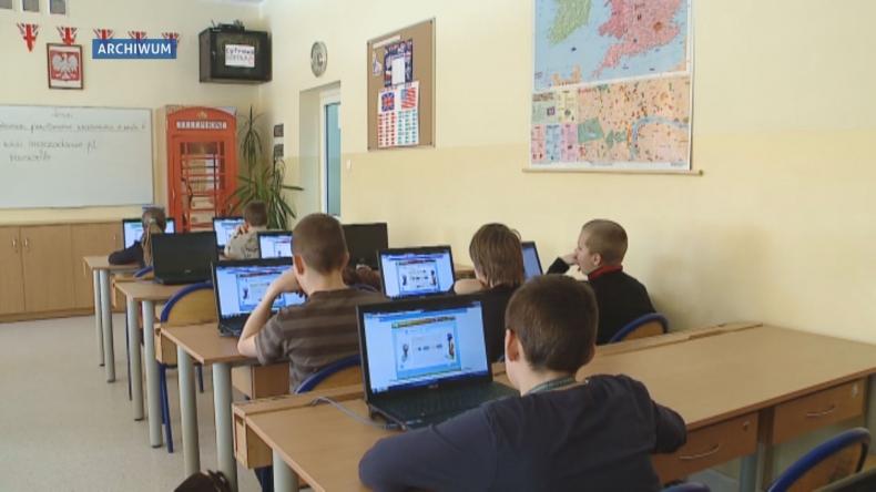 Na pomoc wykluczonym cyfrowo. Redzianie mają czas do jutra