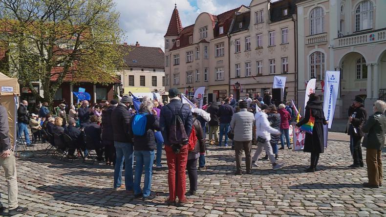 „Rozmowy na czasie” na wejherowskim rynku