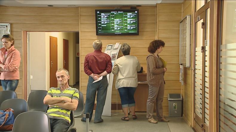 Nowy system wydłuża kolejki w pośredniakach
