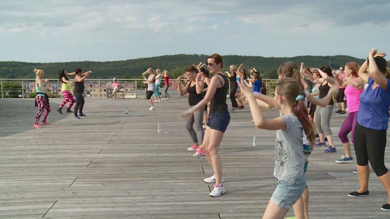 Zumba na dachu Filharmonii Kaszubskiej