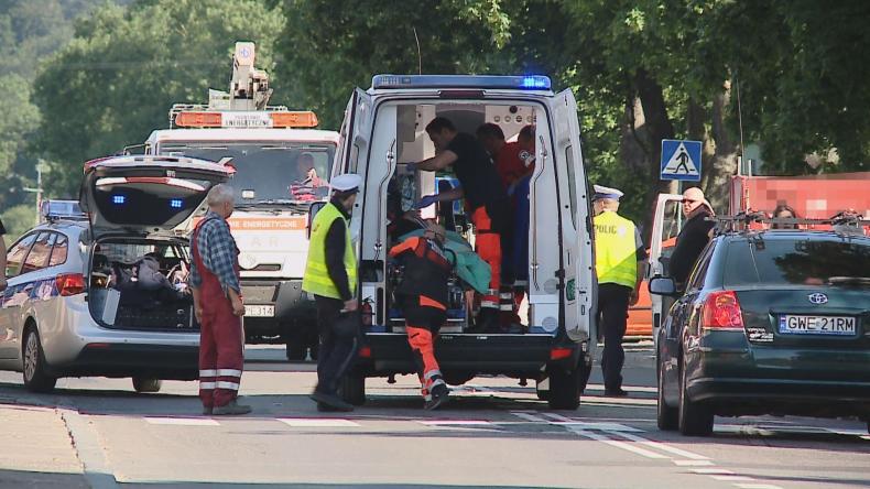 Dostawczy nie wyhamował. 12-latka w ciężkim stanie