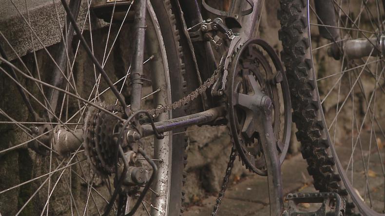 Rowerzysta na pasach