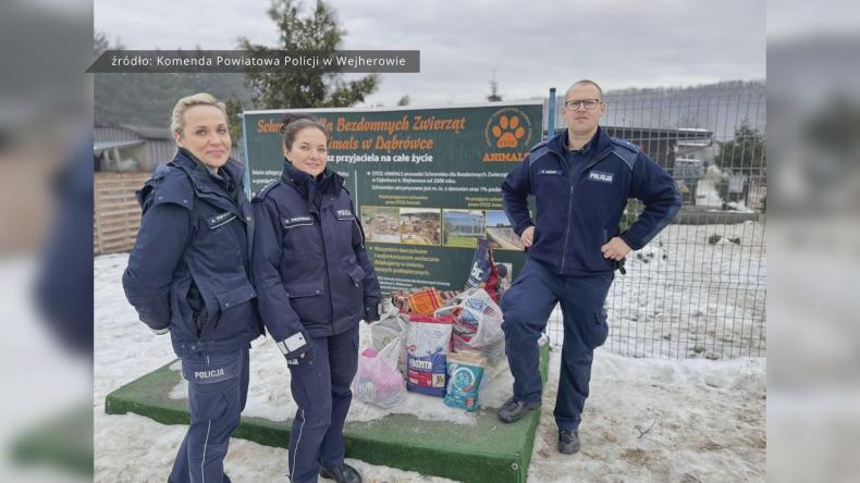Policjanci zawieźli prezenty do schroniska