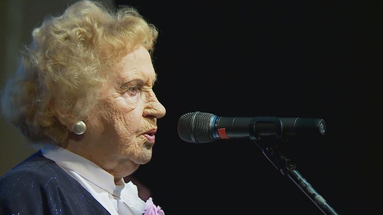 Odeszła prawdziwa dama, która kochała życie