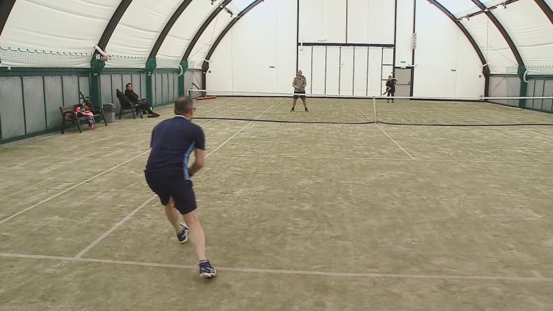 Zawody tenisowe w rodzinnych deblach i mikstach