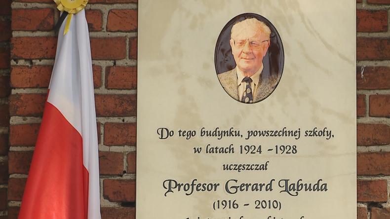 Tablica pamięci dla prof. Gerarda Labudy