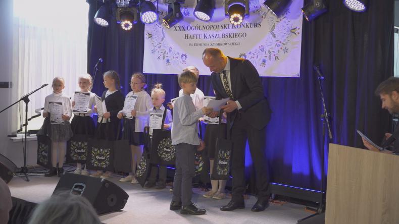 Młodzi hafciarze nagrodzeni