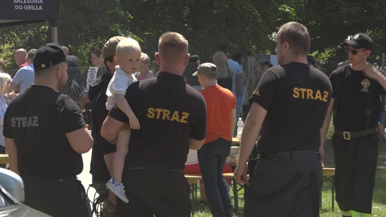 Wspólna zabawa i pomaganie ze strażakami z Bolszewa