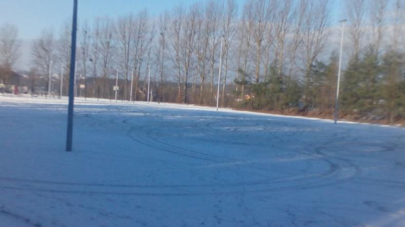 Driftował po nowym boisku