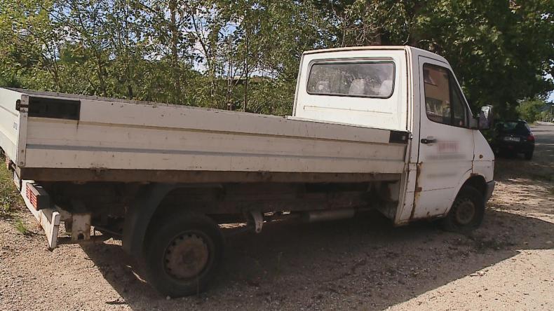 Kłopotliwe auto. W oczy kole i czeka na właściciela.