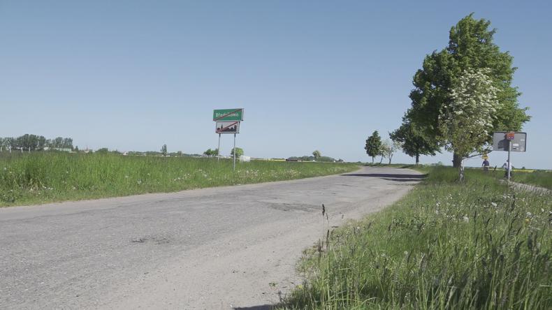 Drogą i ścieżką rowerową do Błądzikowa