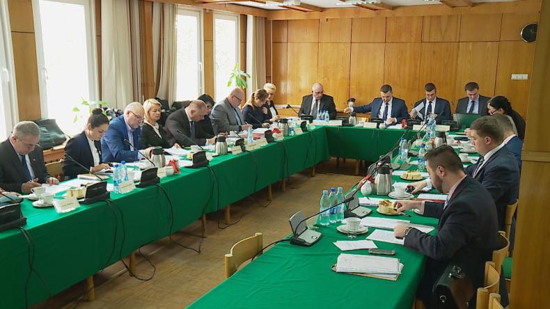 Invest Park i łączenie szkół na sesji w Rumi