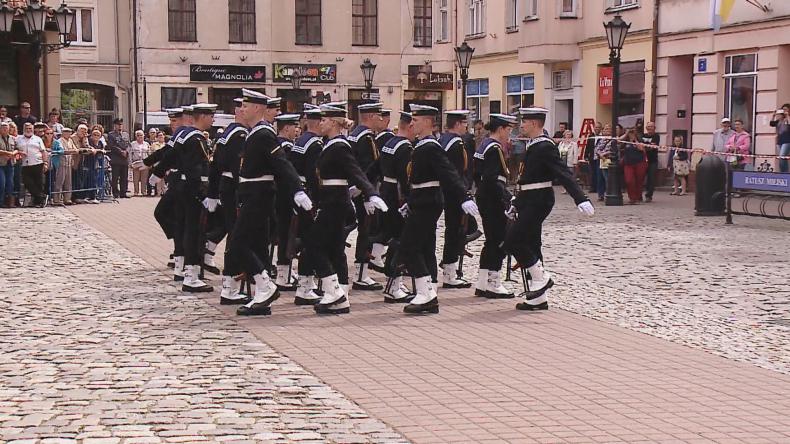 Wojsko wyszło na ulicę, by świętować