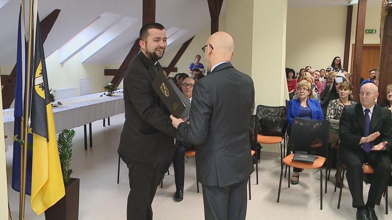 Pomocnik życia z urzędu, czyli jak się mają u nas pracownicy socjalni