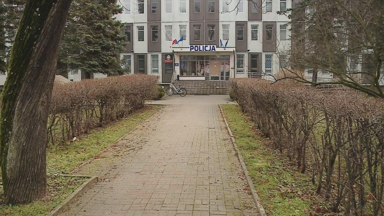 Młotkiem próbował wybić szybę w wejherowskiej komendzie