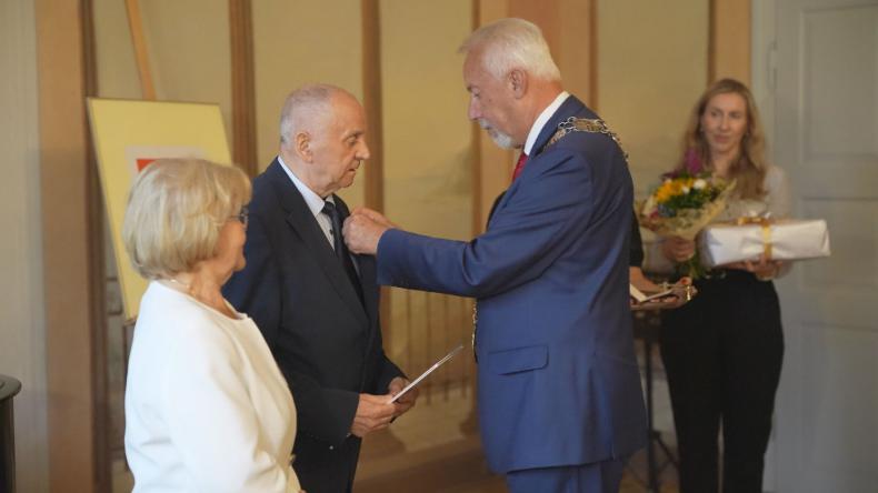 Kolejne medale róży wręczone