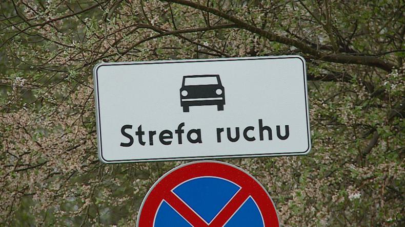 Wolna amerykanka na przyszpitalnym parkingu