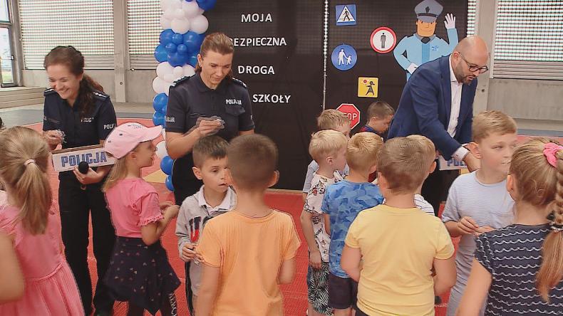 Otrzymali odblaski w ramach policyjnej akcji