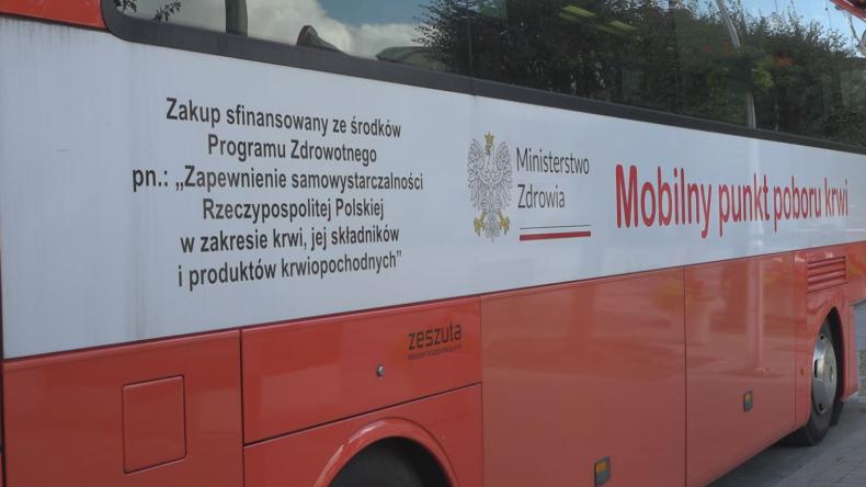 Krwiobus stanął na puckim rynku