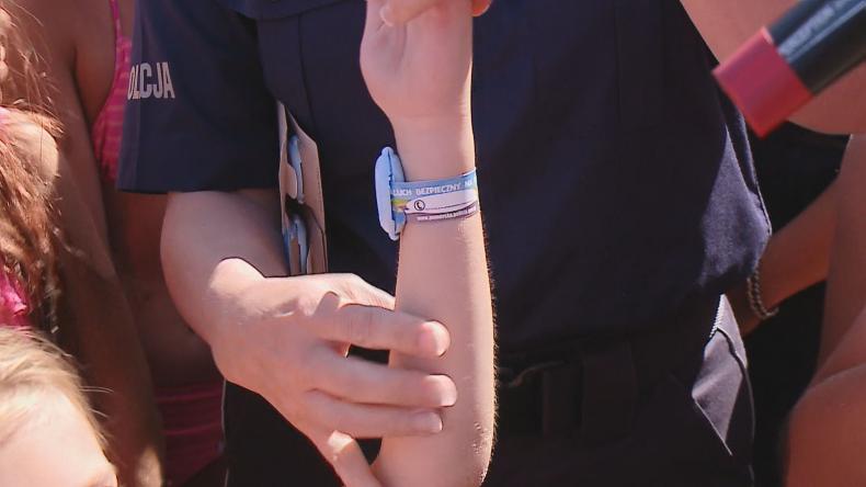 Co policjanci robią na plaży…?