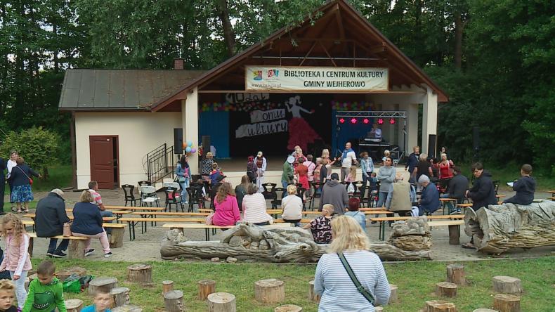 Potańcówką z lat 70. i 80. świętowali jubileusz