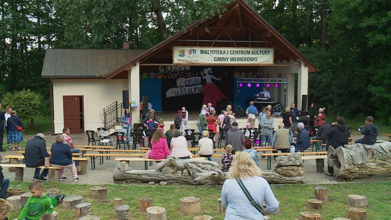 Potańcówką z lat 70. i 80. świętowali jubileusz