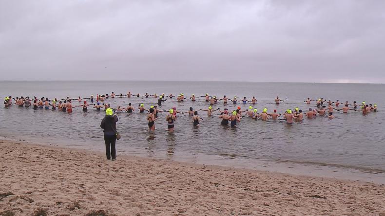 Stworzyli serce na Bałtyku, by pomagać dzieciom