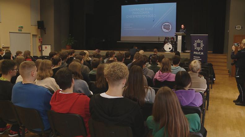 Debata o cyberprzestępczości z uczniami liceum
