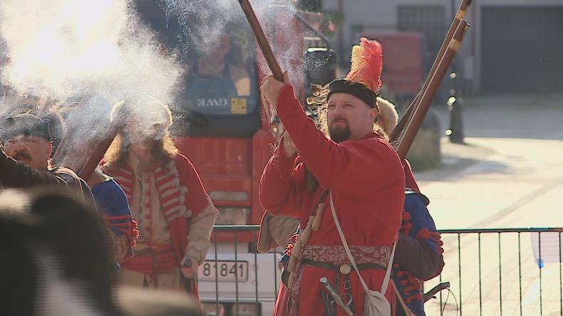 Historyczna inscenizacja na ulicy Wałowej