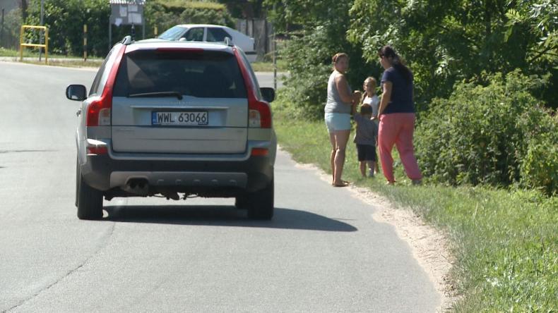 Dzieci wchodzą wprost pod koła, bo nie ma chodnika