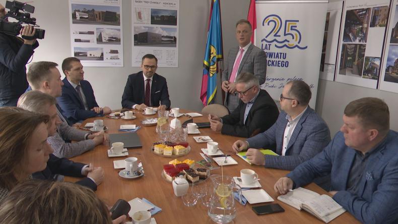 Samorządowcy Ziemi Puckiej spotkali się z ministrem Horałą