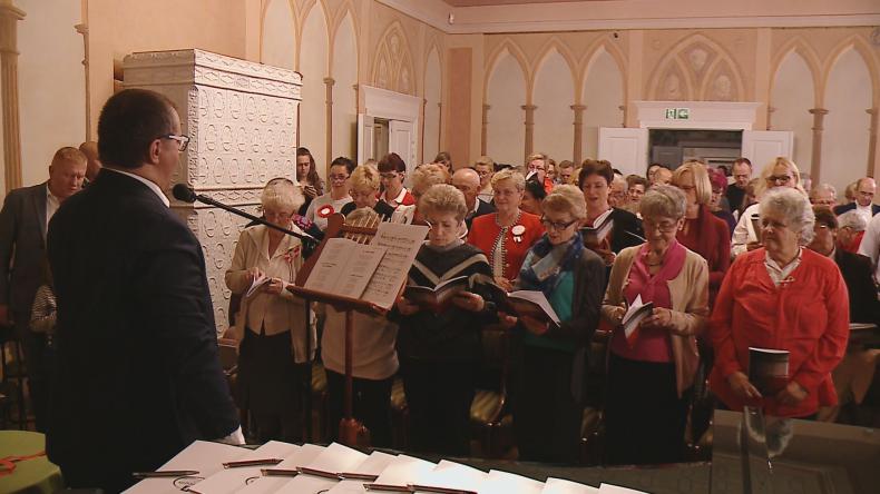 Jednym tchem wyśpiewali dla Polski 72 utwory