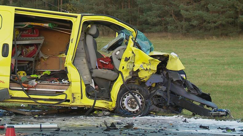 Czołówka na DK 6: ranna kobieta przetransportowana śmigłowcem do szpitala